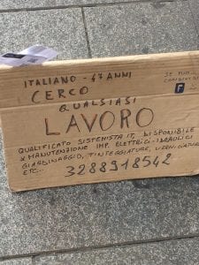 cartello senzatetto Ferrarin