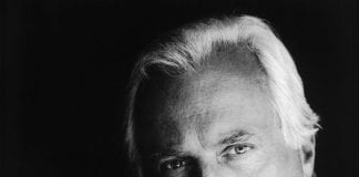 Armani converte gli stabilimenti: produrrà camici per gli ospedali. Tante aziende si reinventano per l’emergenza Giorgio Armani