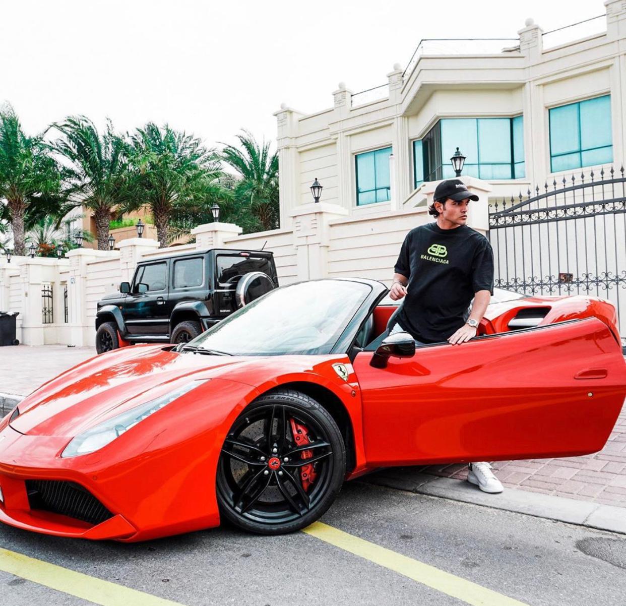 Luca Valori esperto di e-commerce insegna a vendere online