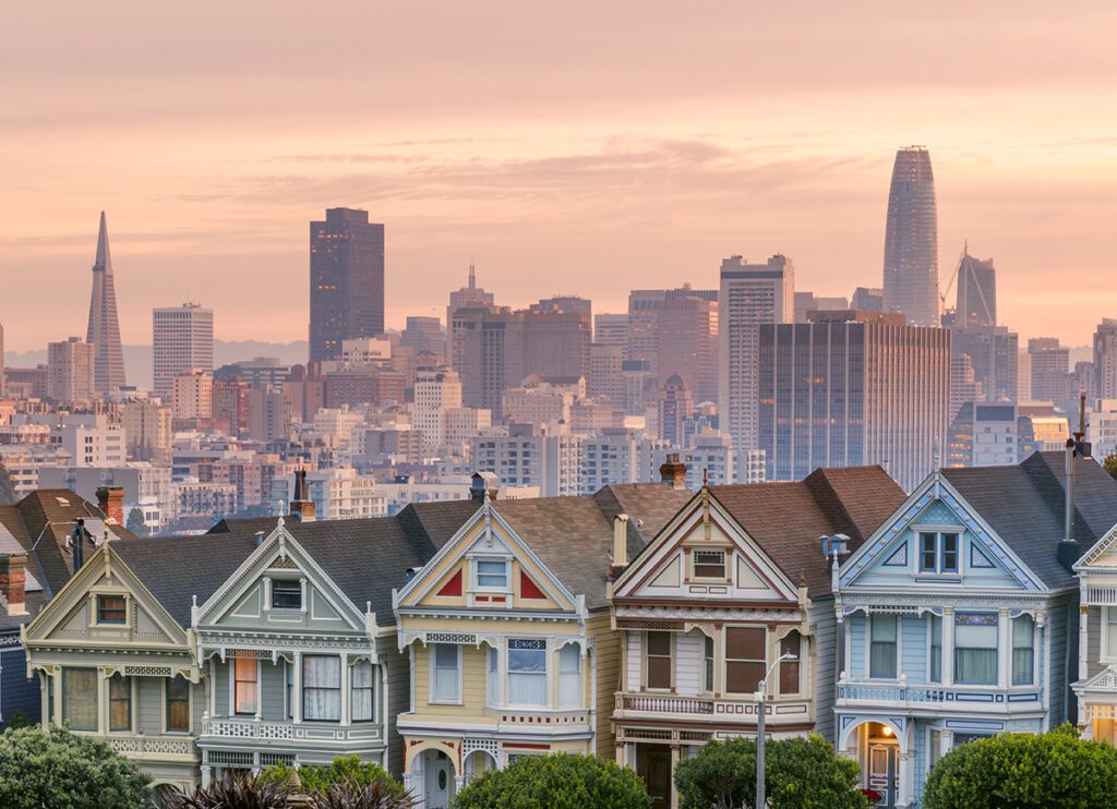Alamo square and Painted Ladies with San Francisco skyline