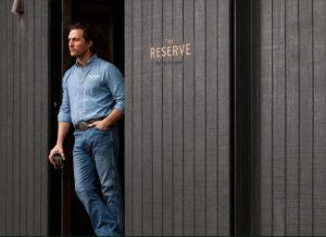 Matthew McConaughey & Unyoked, la collaborazione perfetta per un retreat sostenibile