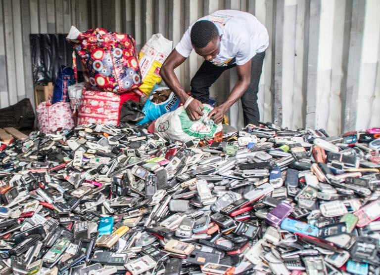 Smartphone ecosostenibili contro l’impatto etico-ambientale Fairphone