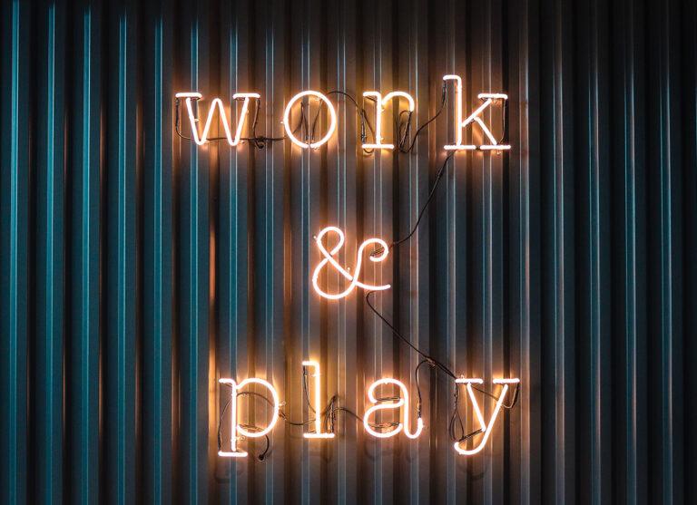 La storia del founder di WeWork, Adam Neumann, il “pazzo” che ha rivoluzionato il modo in cui le persone lavorano