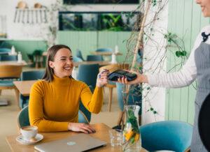 Italia, crescono i pagamenti con la carta di credito