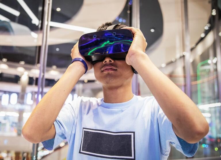 Riconoscere gli odori con la realtà virtuale e i sensori olfattivi