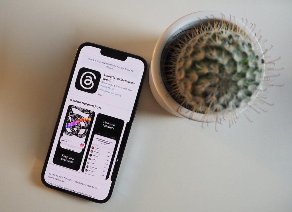 Threads sta perdendo utenti rapidamente. Pare che l'app abbia proprio sbagliato il lancio del suo prodotto