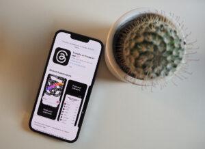Threads sta perdendo utenti rapidamente. Pare che l'app abbia proprio sbagliato il lancio del suo prodotto