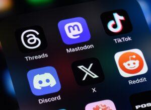 Musk vuole introdurre l’abbonamento a 1 dollaro per X