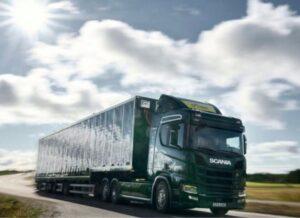 Nasce il primo camion ibrido solare