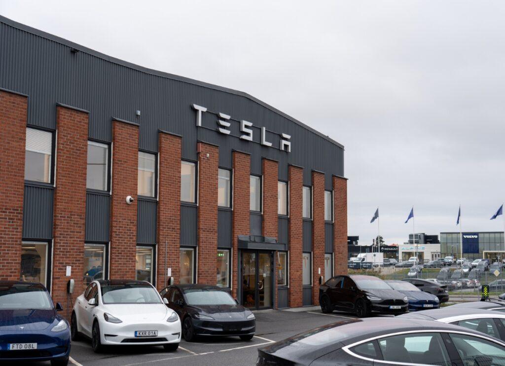 Problemi in casa Tesla. La crisi sindacale in Scandinavia potrebbe mettere in secondo piano il lancio del Cybertruck.