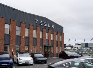 Problemi in casa Tesla. La crisi sindacale in Scandinavia potrebbe mettere in secondo piano il lancio del Cybertruck.