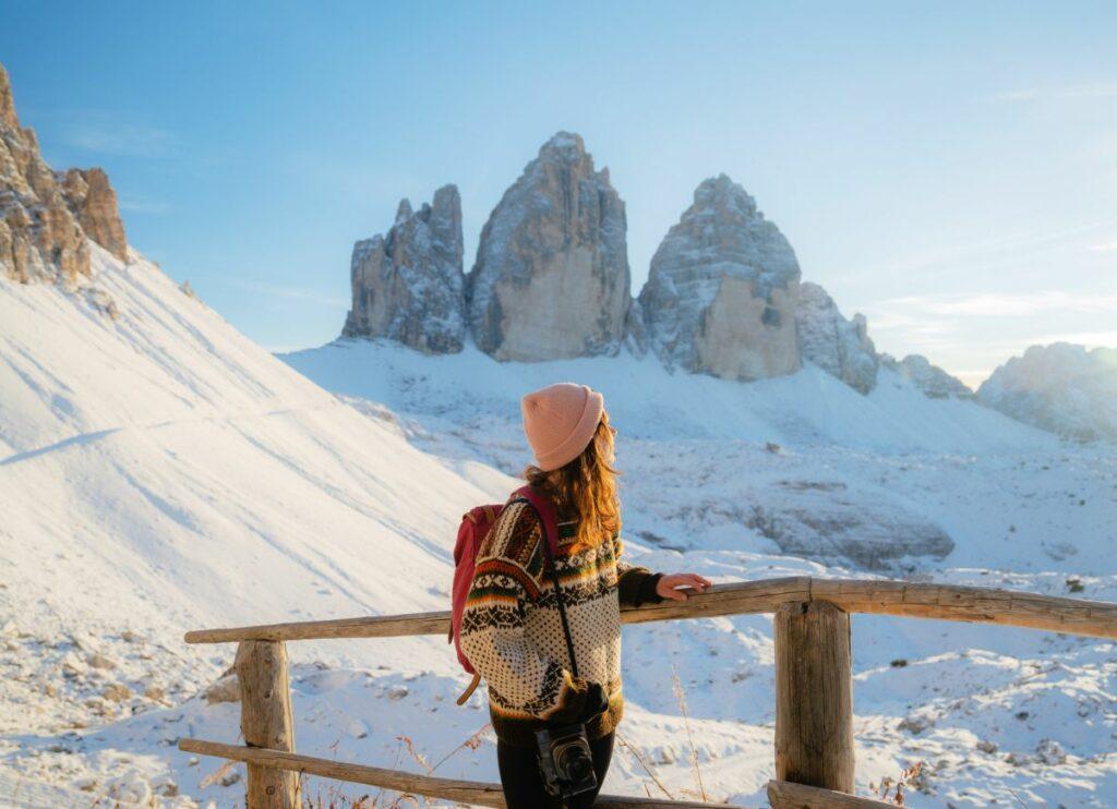 Vacanze di Natale. La tradizione delle vacanze natalizie in montagna è diventata un pilastro del turismo italiano e sta generando un significativo giro d’affari.