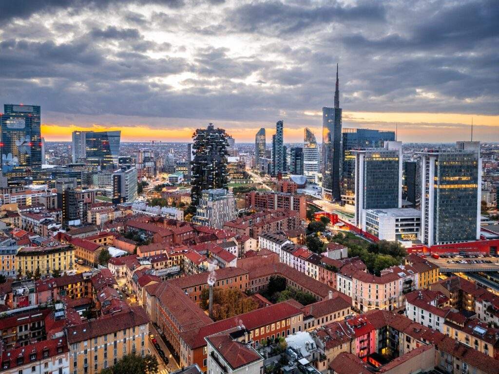 milano-panoramica-iStock-Sean-Pavone