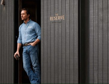 Matthew McConaughey & Unyoked, la collaborazione perfetta per un retreat sostenibile