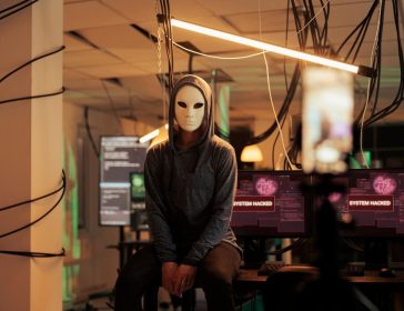 L'impiego di lavoratori minorenni per etichettare e moderare i dati utilizzati nell'addestramento degli algoritmi AI